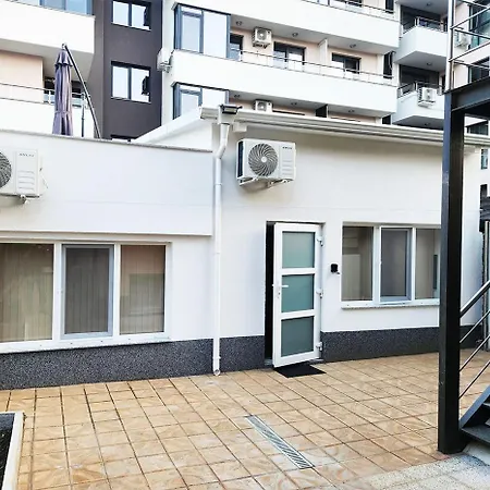 Cosy With A Sunny Balcony In *